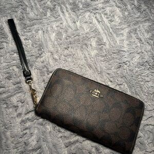 Coach Long Zip Around Wallet In Signature Canvas✨